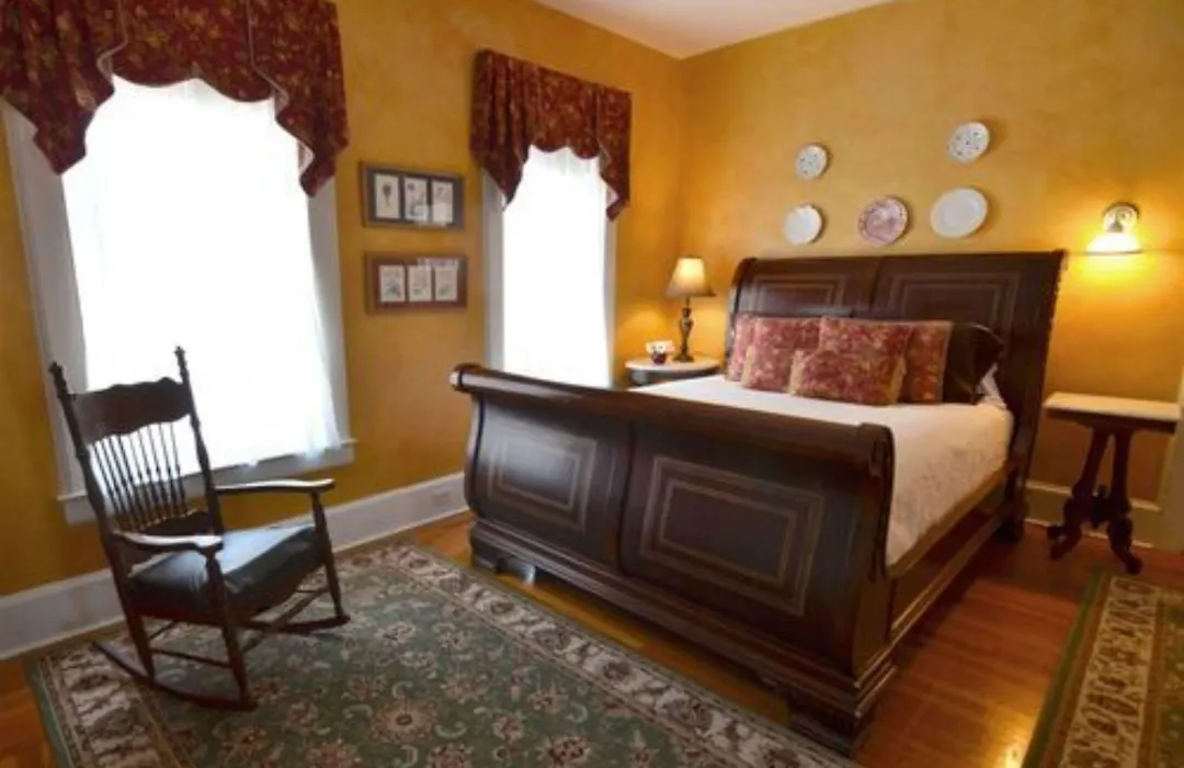 Union Gables (Adults Only)-1